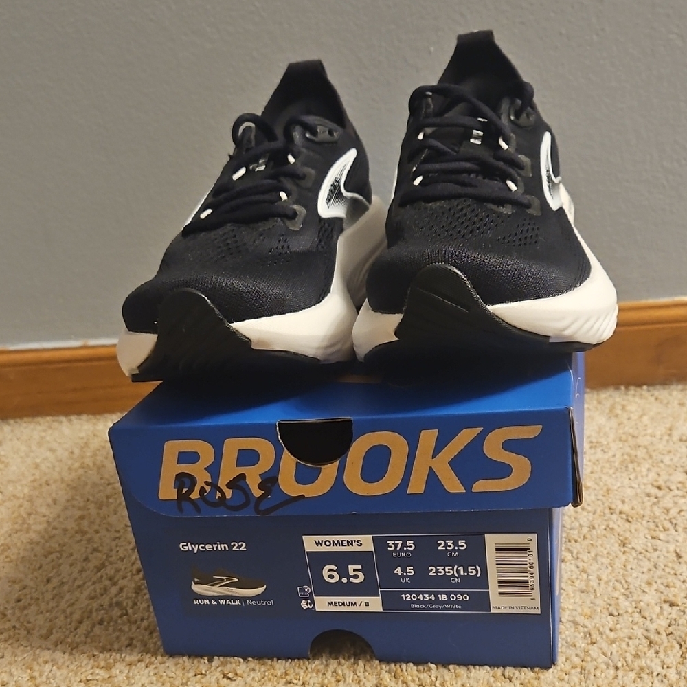 Brooks Black and White Glycerin 22 Running Shoes